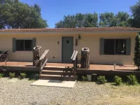 Cozy Bear Hollow  " Cozy, rustic charming, a great value"