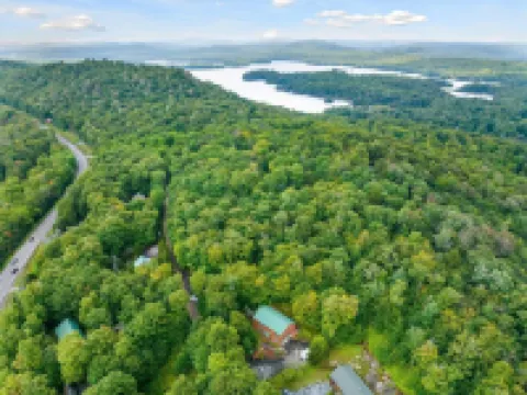 Roomy 3BR Cabin, easy access to snowmobile trail 4 & Hollywood Hills beach/ boat