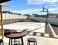 Ultimate Sports & Relaxation Retreat – Private Courts & Large Yard