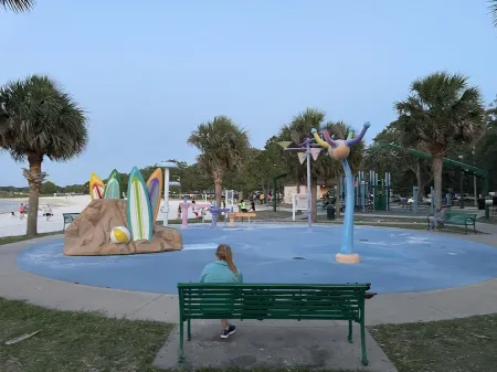 Studio, Private Entrance, fenced in quiet corner, pets ok, large Parking area