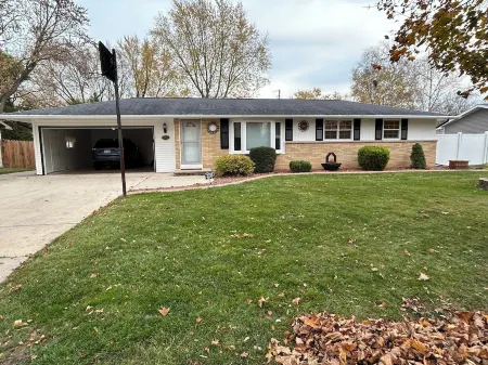 Cozy and  1.1 Miles from Lambeau Field