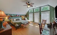 Cameron House Retreat:  Lake, wine & mountain paradise! 5 miles to Helen!