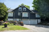 Walk to Village View Lake Placid Hot Tub, Fire Pit, Volleyball, Kids Playground