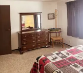 Red Dog Retreat Condo - all the comforts of home in Yellowstone paradise Hotels near Hebgen Lake