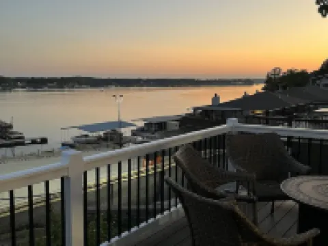 La Grand! Our largest Luxury Villa overlooking Honey Creek Marina! Boat Parking! Hotels in Grove