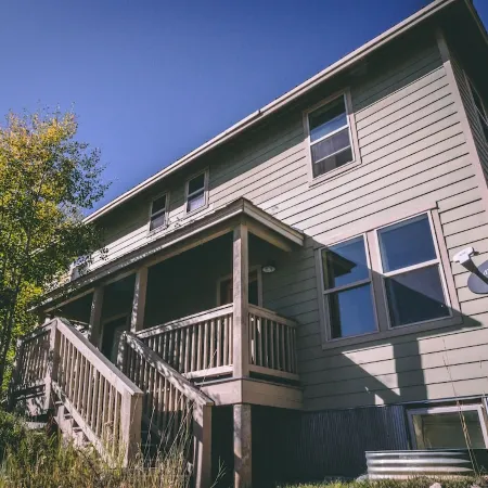 Winter Chalet, pet friendly, shuttle!Last week of ski season!Discounted rates!