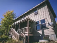 Winter Chalet, pet friendly, shuttle!Last week of ski season!Discounted rates!