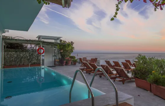 瑪里納裏維埃拉酒店