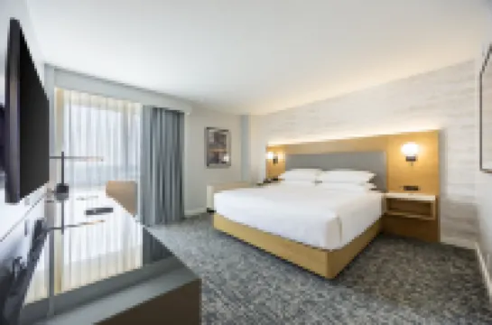 DoubleTree by Hilton New York JFK Airport Hotels near John F Kennedy Intl. Airport