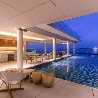 Tsix5 Phenomenal Hotel Pattaya Отели рядом с достопримечательностью «Пляж Хатнаклуа»