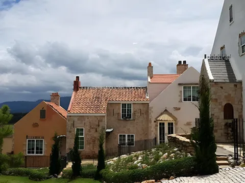 รูปภาพของลา ภูริเณ่ เขาใหญ่