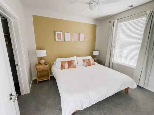King Bed Suites Near Downtown TC and BeachesPet Friendly