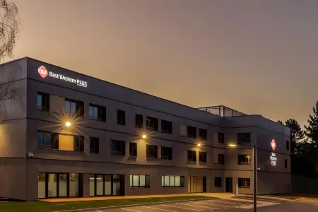 Best Western Plus Hotel le Conquerant Отели в г. Барантен