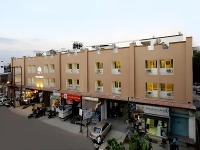 Hotel Rainbow Отели рядом с достопримечательностью «Радж Селфи Пойнт»