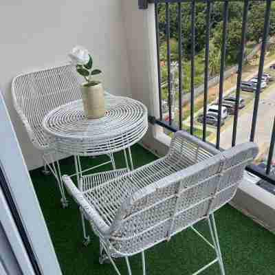 Luxury Condo-Sea View- Near Beach Rooms