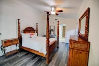 Amazing 5 Bedroom, 3-bathroom Beach house. Bring the whole family and friends. Hotels near Tiger Shores Beach
