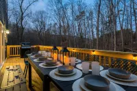 Modern Family Luxury, 6br, 5 bath, WOW factor! Sauna, Hot Tub, Game rms FirePit! Hotels in Massanutten