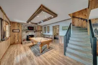 LAKE CHATUGE, Your own private resort, 9 Bdrm, Pickleball, Pool, Boat Rental