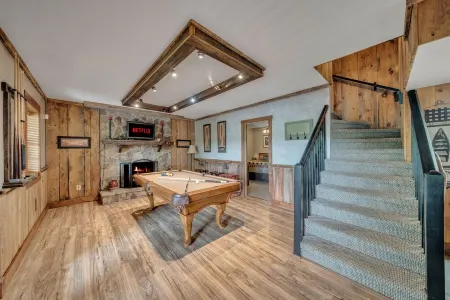 LAKE CHATUGE, Your own private resort, 9 Bdrm, Pickleball, Pool, Boat Rental Отели рядом с достопримечательностью «Campsite No 70»