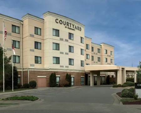 Courtyard Salisbury Hotels in Salisbury