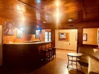 Central 3-bedroom house in Redding with Pool & Vintage Bar Room