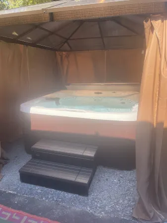 Charming 3-bedroom house with WiFi and AC in fabulous Chattanooga Отели рядом с достопримечательностью «Водопады Раби»