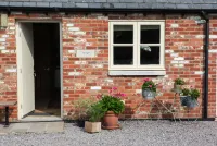 Secluded, family and pet friendly - close to Peppa Pig World and the New Forest