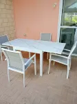 Enjoy the serenity! Entire villa within walking distance of Middleton Beach. Hotels in 