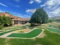 Lovely 2-Bedroom Condo w/ View, Pool, Balcony & BBQ