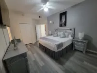 RENOVATED!! Sleeps 6, Family Friendly - Pool, Jacuzzi,  Sauna - Close to Disney!