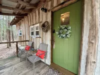 Creekside Log Cabin w/firepit, near quaint towns Thomas/Davis & many state parks