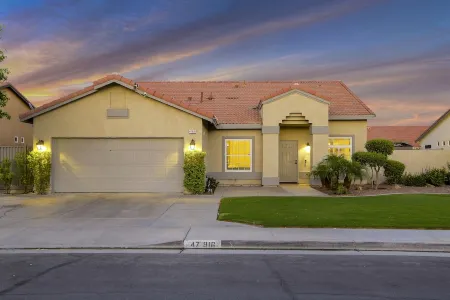 Dulce Vida: Pool, Spa, Table Games, Fire Pit, BBQ! Отели в г. Индио