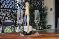 Long Jetty Lake House -Long Jetty, Central Coast Fully Renovated 3 bed Cottage, Hotels in Long Jetty