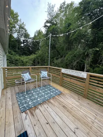 Bring your boat!! We are close to the boat ramp! Come stay with us