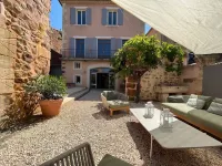 Luxury 5BR Villa  & Heated Pool,Views In Wine Village Hoteles en Cruzy