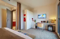 Kyriad Prestige Lyon Est - Saint Priest Eurexpo Hotel and Spa Hotels in Saint-Priest