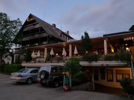 Hotel Schwärs Löwen Freiburg Отели в г. Штеген