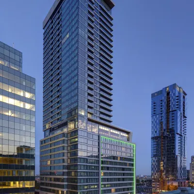 Holiday Inn & Suites MONTREAL CENTRE-VILLE OUEST by IHG Hotels near The Underground City