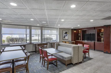 Comfort Inn Paramus - Hackensack Отели в г. Бергенфилд