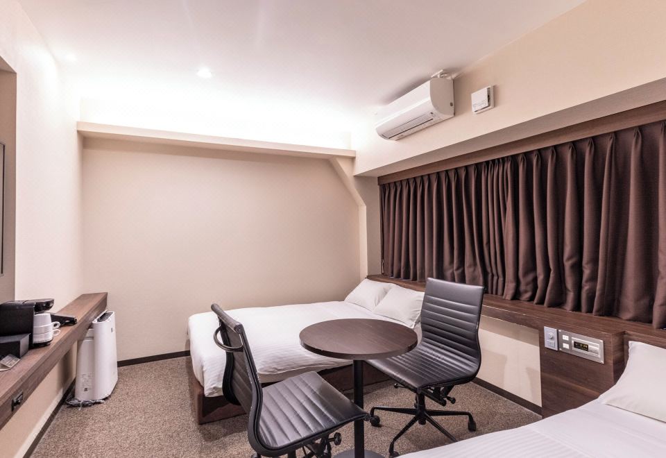 5. 트러스트 호텔..