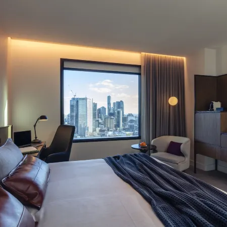 Next Hotel Melbourne, Curio Collection by Hilton Отели рядом с достопримечательностью «Театр Принсес»