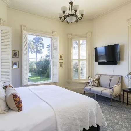 Pinc Lady Mansion