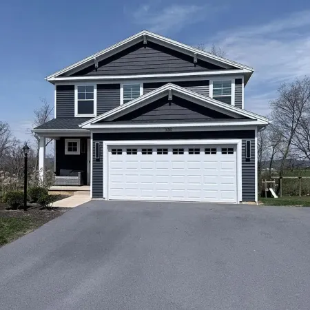 Charming 3-bedroom LED vibe cozy house with AC and WiFi in Steeple Chase.
