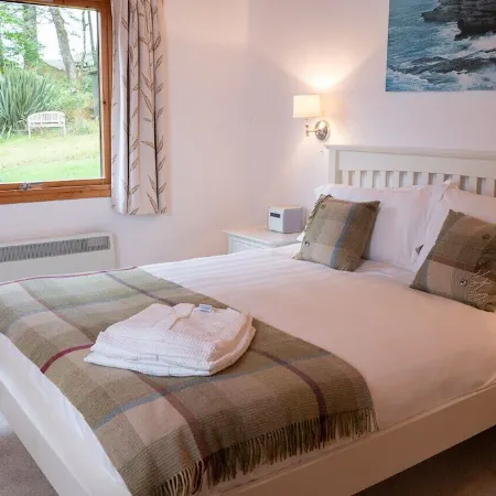 Comfortable Cottage With Spectacular Sea And Mountain Views