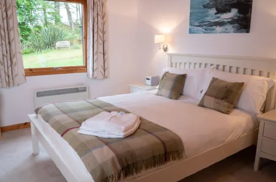 Comfortable Cottage With Spectacular Sea And Mountain Views