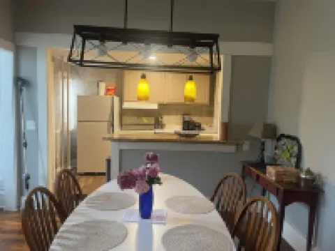 2-bedroom 19th centry Victorian apartment  Des Moines with AC, WiFi