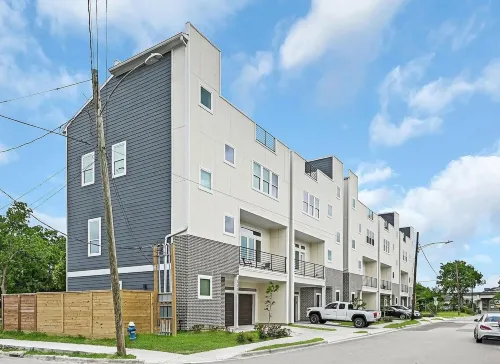 Paradise Palace Best Rooftop in Htx w Hot Tub