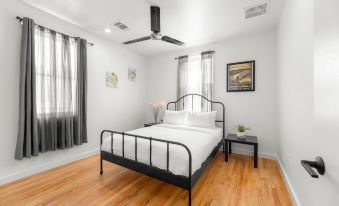 East Austin Condo - 2 Bedrooms & Parking