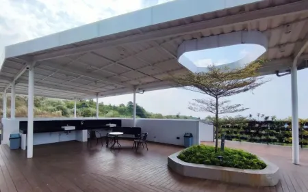 Best Price Studio Apartment Amartha View Отели в г. Ngaliyan