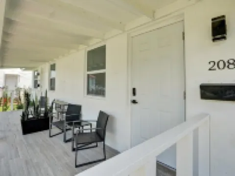 Charming Miami Getaway Near Beaches & Attractions Hotels in Hallandale Beach